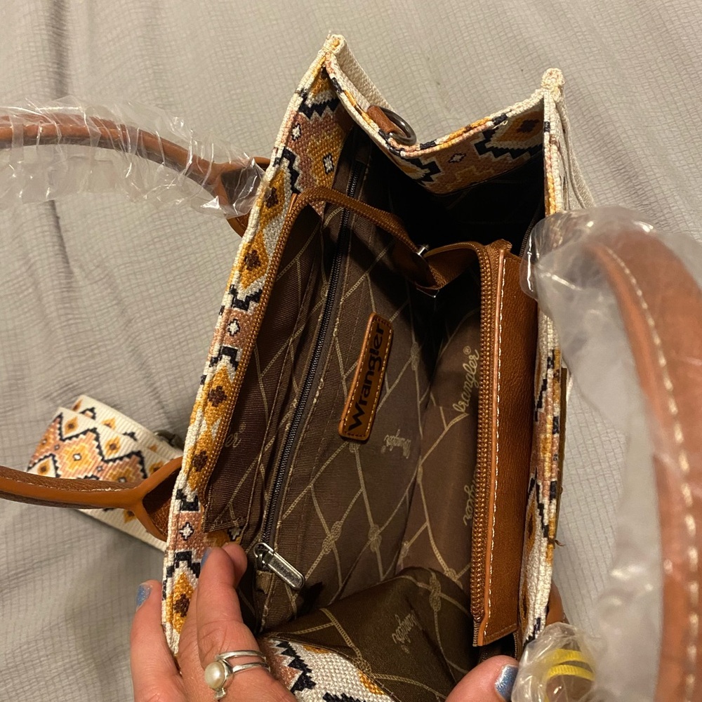 Wrangler Women's Tan and Brown Patterned Tote - Picture 6 of 6